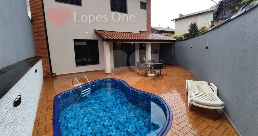 Casa em condominio fechado á 15 minutos do metrô, região com clima de Serra