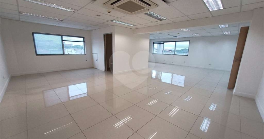 ala comercial com 83m², 2 banheiros, 2 vagas de garagem, próximo ao metrô Carandiru e Santana.