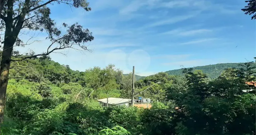 Terreno em Caieira no “Parque Santa Inês' com 297,1m2 de área no início na Serra da Cantareira