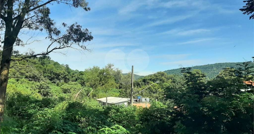 Terreno em Caieira no “Parque Santa Inês' com 297,1m2 de área no início na Serra da Cantareira