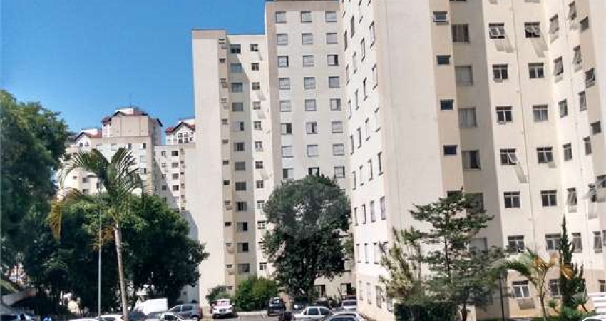 Apartamento com dois dormitórios e uma vaga próximo ao Horto Florestal