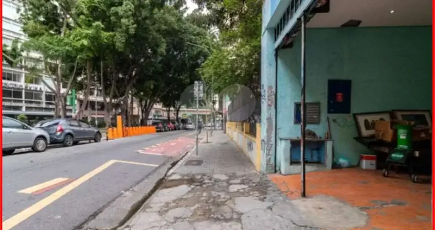 Barracão / Galpão / Depósito à venda na Rua Frederico Abranches, 89, Santa Cecília, São Paulo