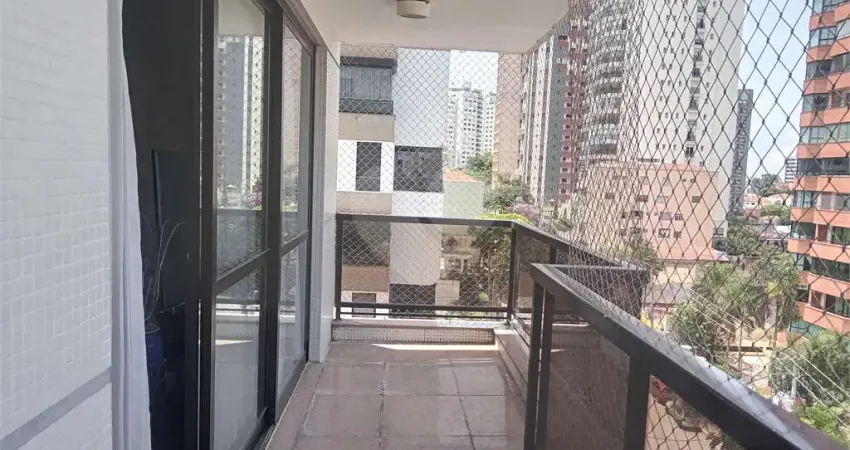 Apartamento mobiliado para locação com 3 suítes e 3 vagas.