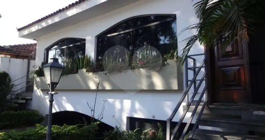 Casa para residência ou serviços. Excelente localização!