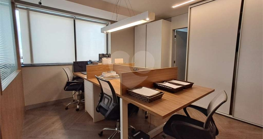 Imóvel comercial com 3 salas de escritório 1 sala de reunião cozinha 2 banheiros 3 vagas Pinheiros