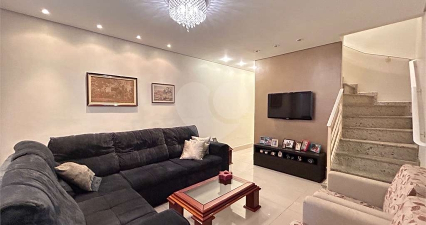 Bela Casa Reformada de 169m2 com 03 dormitórios e Ar Condicionado