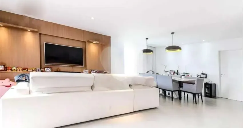 Cobertura, Impecável e com Excelente Distribuição em Perdizes!