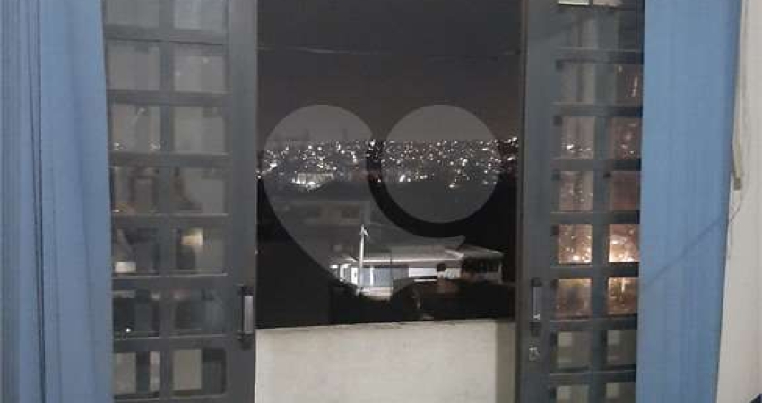 Vendo excelente sobrado de 4 lajes com 4 casas para residencia ou investimento