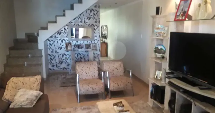 Sobrado excelente ideal para moradia e renda conta com salão na frente mais casa nos fundos