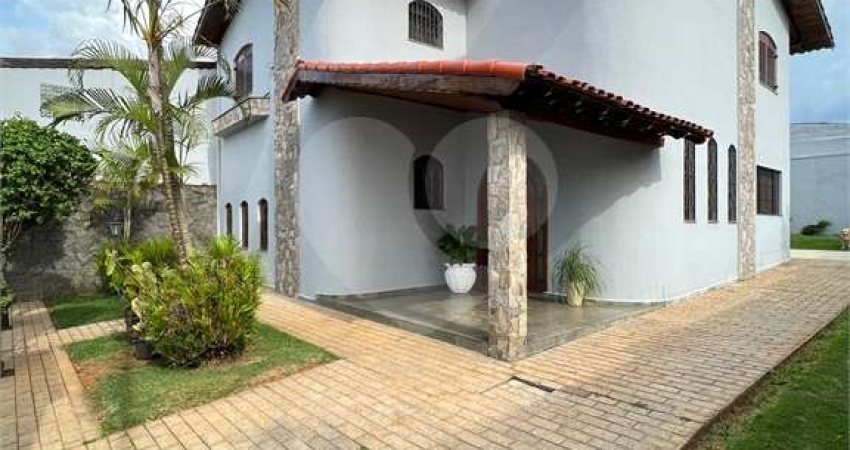 Casa estilo clássico a venda 3 Suites - Vila Rosaria