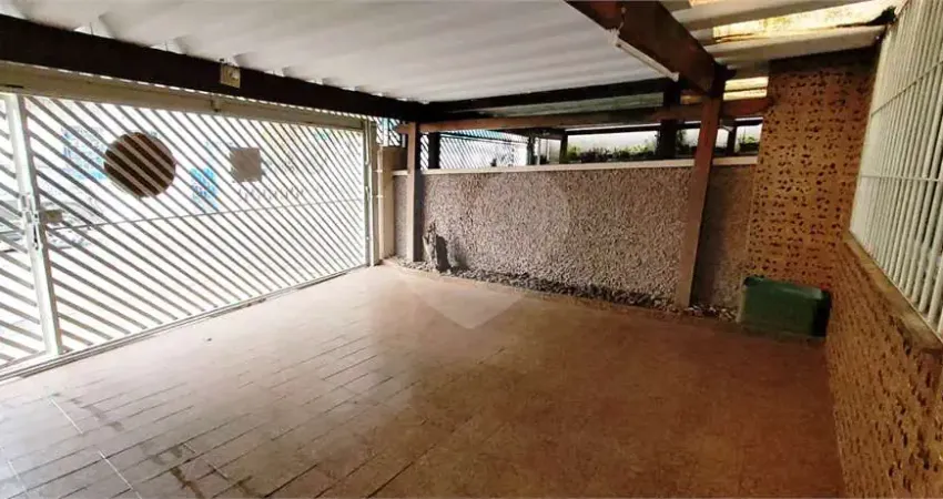 Sobrado para Alugar com 2 dormitórios e Edícula por R$ 2.700,00