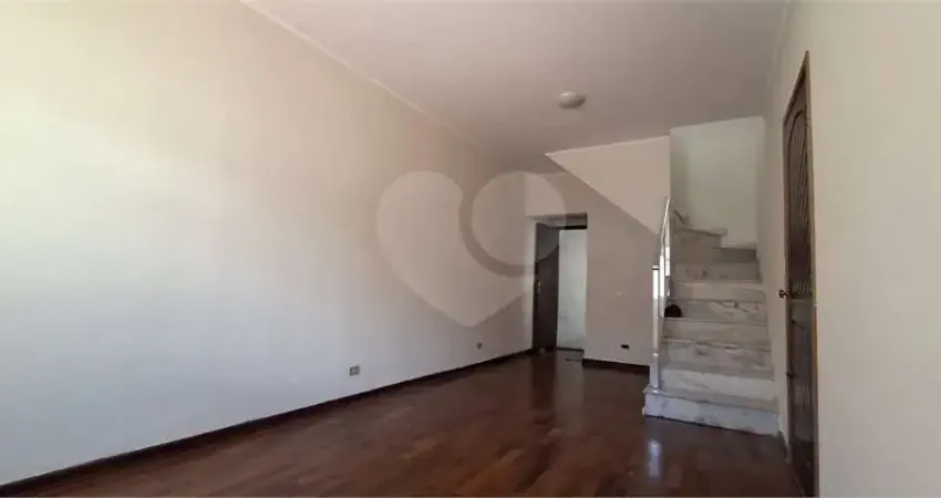 Vende-se:  Sobrado, 100m², dois quartos e duas vagas, na Vila Nova Mazzei!