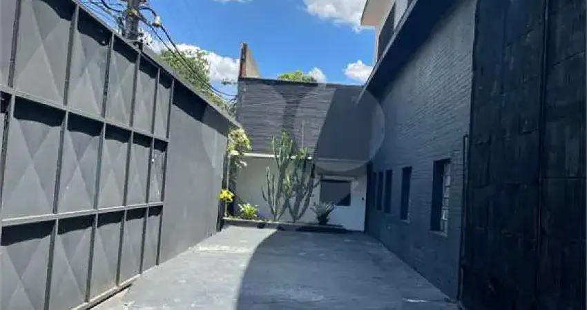 Galpão comercial V. Guilherme (1.805 m² área útil e 22,6 metros testada por 100 metros fundo.