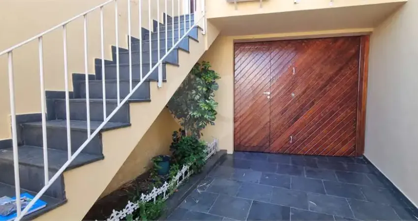 Sobrado em Santa Terezinha, com 2 dormitórios e 3 vagas.