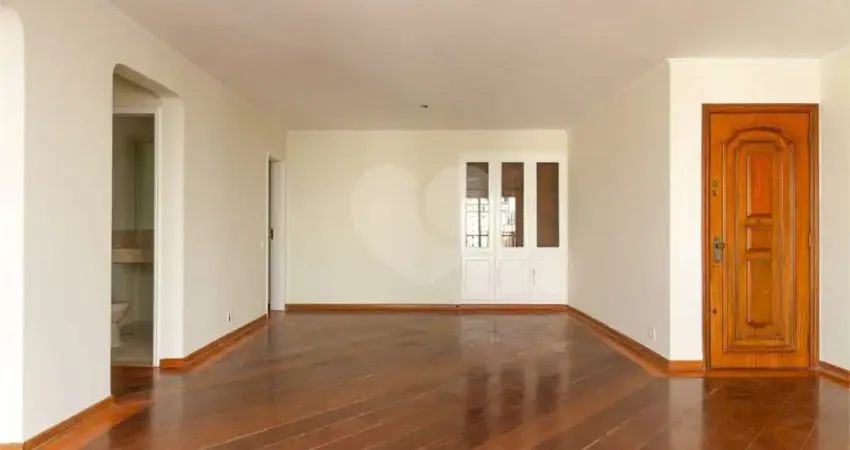 Apartamento para locação com vista aberta para o Parque do Ibirapuera.