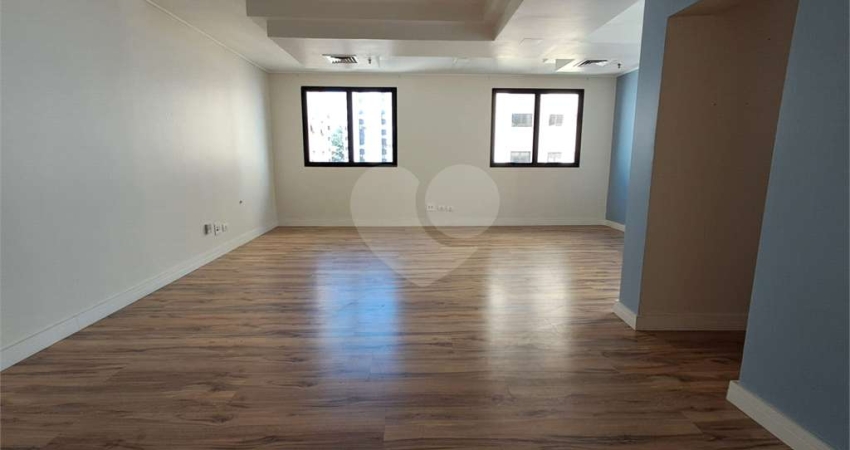Sala Comercial de 41 m² com copa, 1 banheiro e 1 vaga Perdizes