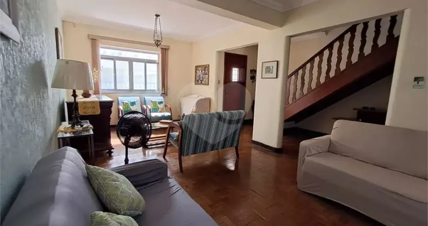 Casa sobrado 170m² sala 2 ambientes, quintal amplo, edícula 2 vagas Vila Romana