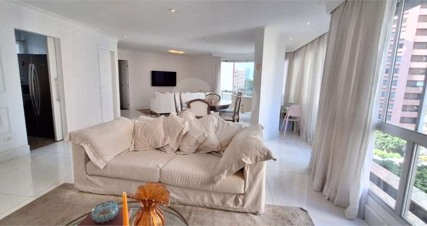 Apartamento a venda em Moema fora de rota - 3 quartos sendo 1 suite - 700m da estação Moema