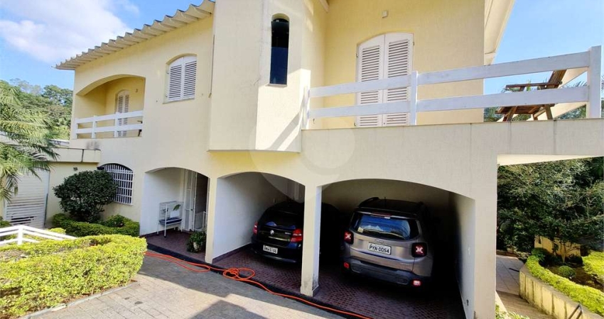 Casa à venda de 278m² | 3 dorms (1 suíte) | Living 3 ambientes | Área de Lazer | 4 vagas no Mandaqui