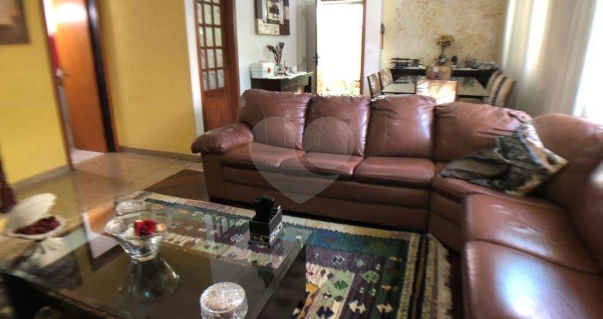 SOBRADO A VENDA NA ÁGUA FRIA. 3 SUÍTES COM ARMÁRIOS E 5 VAGAS DE GARAGEM