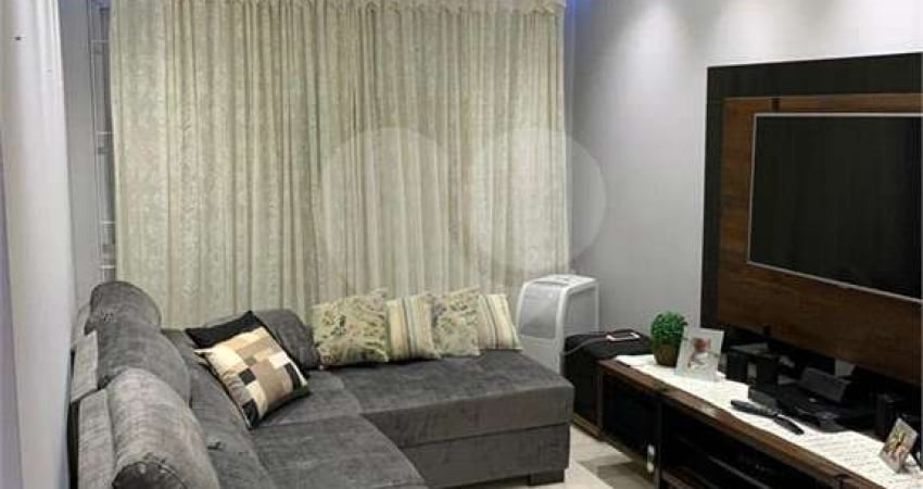 Apartamento à Venda - 2 Dormitórios, Quintal e Garagem!