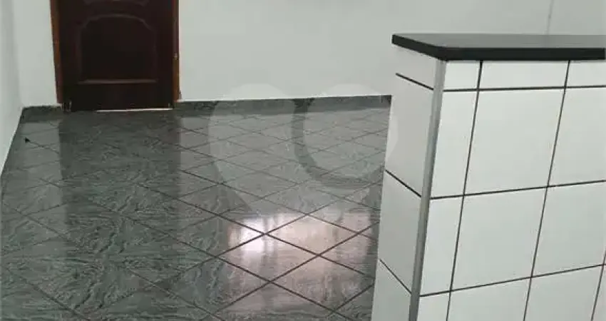 Este imóvel está em um local estratégico, com fácil acesso a diversos serviços, comércio e transporte público,  7 minutos a pé do Supermercado Sonda - Jaçanã, Capela Santo Expedito, escolas entorno,  