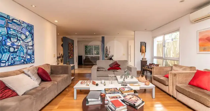 Casa com 4 quartos para alugar em Alto de Pinheiros, São Paulo