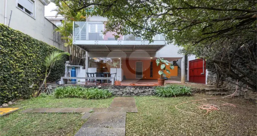 Casa com 3 quartos à venda na Rua Ipero, 154, Jardim das Bandeiras, São Paulo