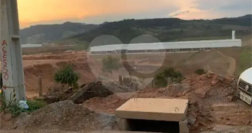Barracão / Galpão / Depósito à venda na Rua Tiradentes, 942, Bairro dos Pires, Extrema