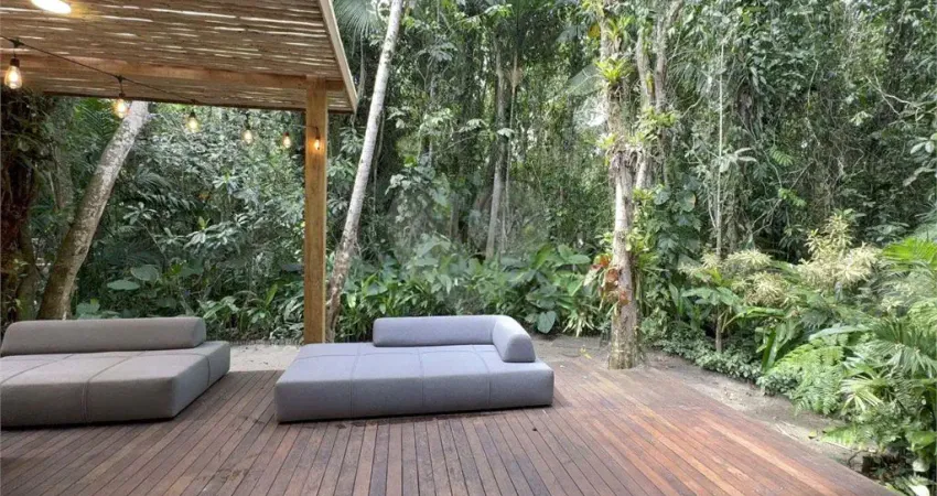 Casa Reformada à Venda na Praia da Baleia – 4 Suítes, Porteira Fechada e Lazer