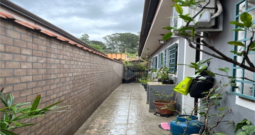 Casa térrea Jaçanã 3 dormitórios 2 vagas com churrasqueira.