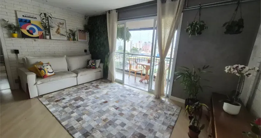 Impecável Porteira Fechada – 3 Dorms, Suíte e Varanda no Vivaz Santana