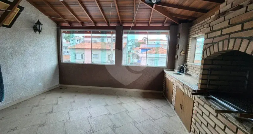 Sobrado com suíte | churrasqueira | 2 vagas | ar condicionado