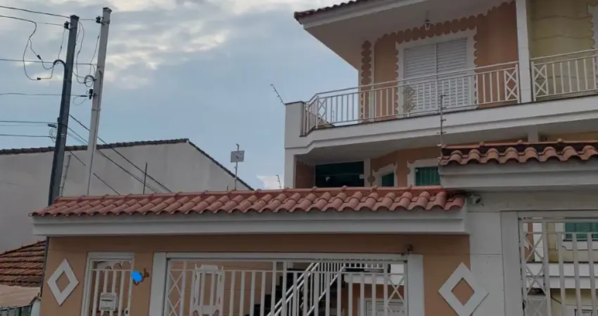 Vende-se maravilhoso sobrado com 3 suítes e 4 vagas, 228 m