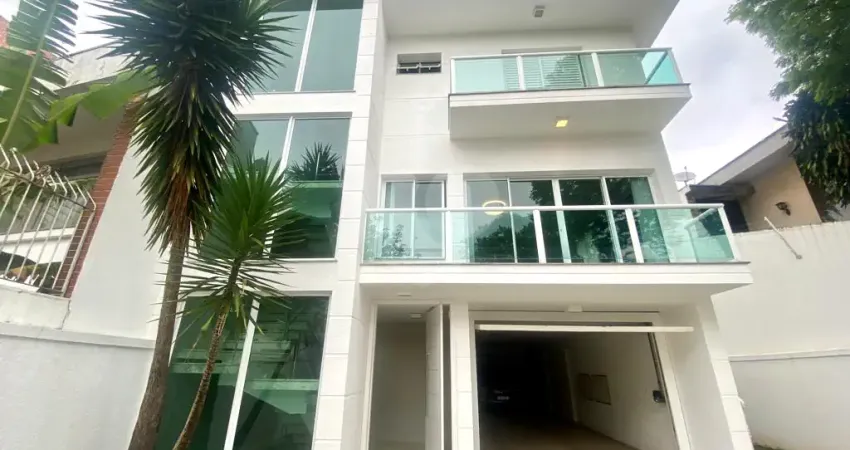 Sobrado com 4 quartos no TREMEMBÉ