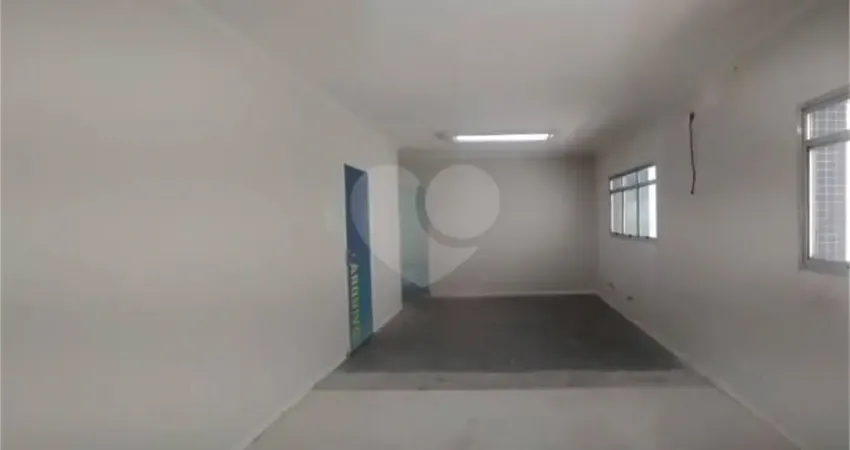 Prédio com 21 salas para alugar na Rua Maria Cândida, Carandiru, São Paulo