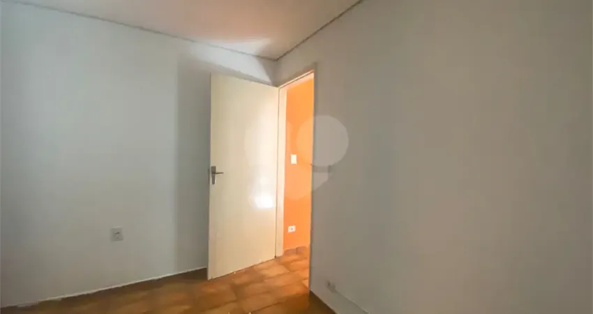 Casa com 2 quartos para alugar na Rua Santo Antônio do Carangola, Parque Tietê, São Paulo