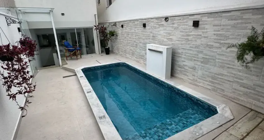 Sobrado para venda tem 182 metros quadrados com 3 quartos em Parada Inglesa - São Paulo - SP Descubra este maravilhoso sobrado localizado na charmosa Parada Inglesa , com 3 suítes 3 vagas e quintal !!