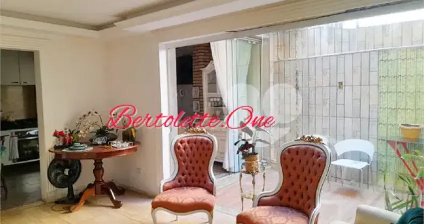 Sobrado para venda, 3 quartos (1 suíte), quintal com churrasqueira. 1 vaga. Água fria