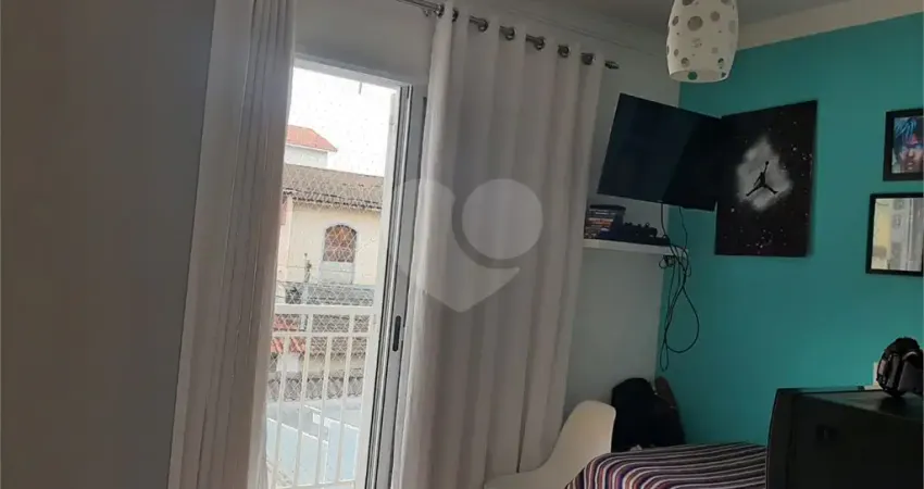 Sobrado com 112m2, 3 quartos, sendo 2 suítes, sala, cozinha, 3 banheiros e 2 vagas de garagem