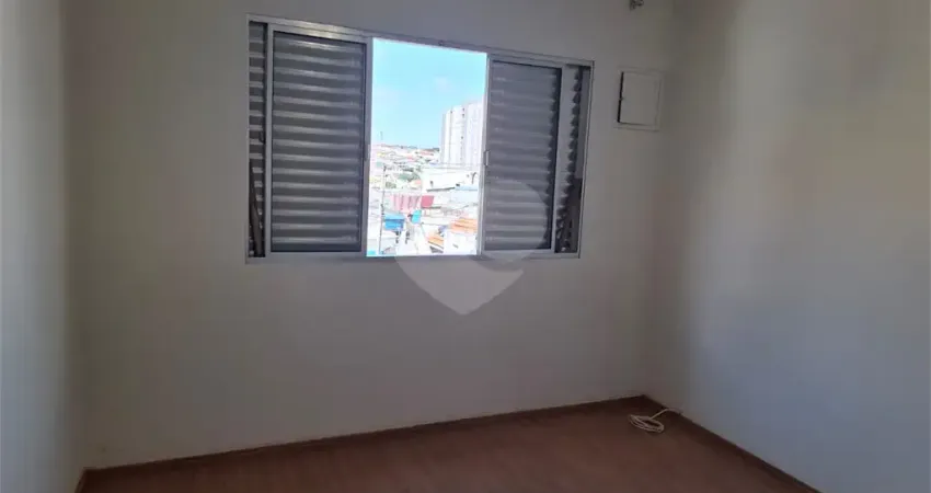 Sobrado locação vila ema com 164m2, 4 quartos, 2 suítes, 2 salas, cozinha, 5 banheiros, área de serviço e 2 vagas de garagem