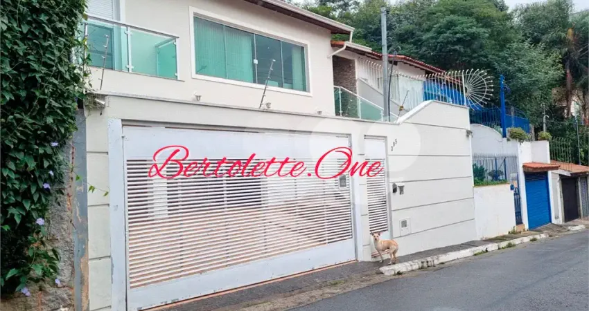 Sobrado vender na irmão arnoni, com 245m2, 4 quartos, sendo 3 suítes, sala 3 ambientes, área gourmet, quintal e 4 vagas de garagem.