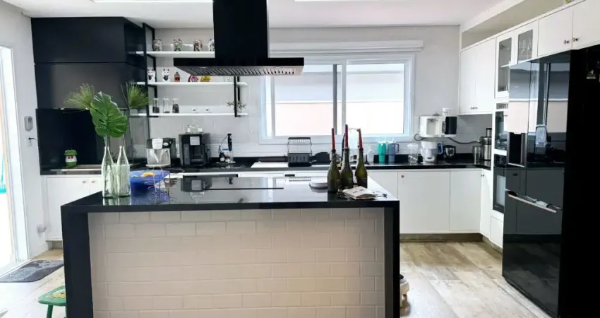 Casa á Venda com 491 m² Área Total - 3 Dormitórios em Alphaville - Santana de Parnaíba - SP