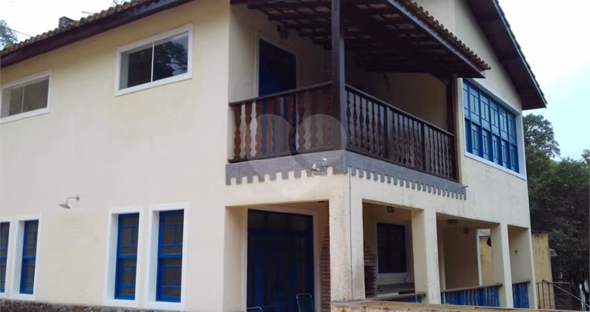 Sobrado a venda Mairiporã Condominio Fechado  3 quartos 3 suítes 4 banheiros 7 vagas