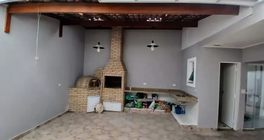 Excelente sobrado Jd Floresta 4 dormitórios, sala com lareira, quintal com churrasqueira/forno pizza
