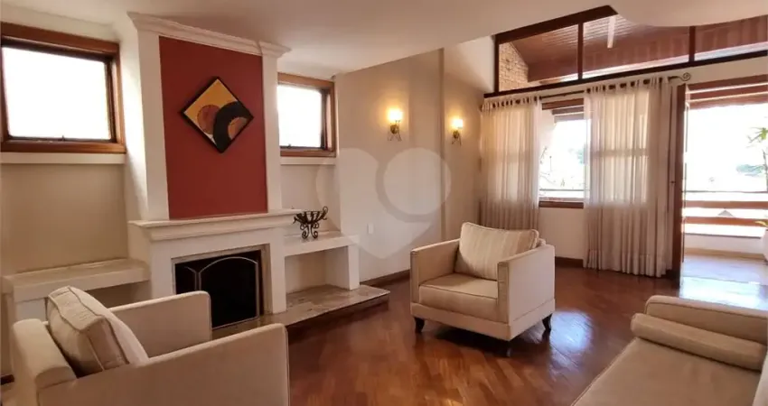 Exclusividade e lazer no Barro Branco – Casa em condomínio com 4 suítes e espaço gourmet!