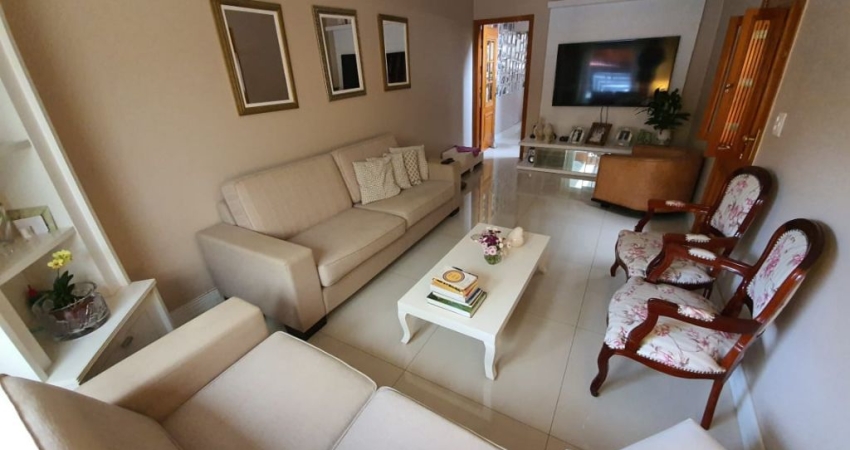 Sobrado com 3 quartos sendo 1 suíte e 2 vagas no Tremembé