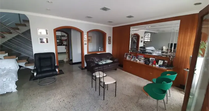 Casa à venda na Vila Guilherme,  3 dormitórios , (1 suíte ) completa com closet e sacada, 5 vagas de garagem ,