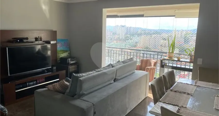 Apartamento à venda com 94 metros , 3 dormitórios e lazer de club