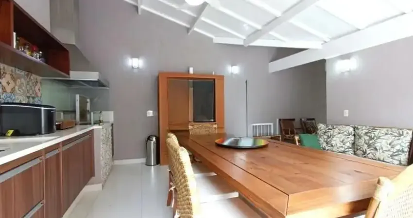 Sobrado com 345 m2,  03 suítes, 03 vagas , piscina privativa -Horto Florestal - São Paulo - SP